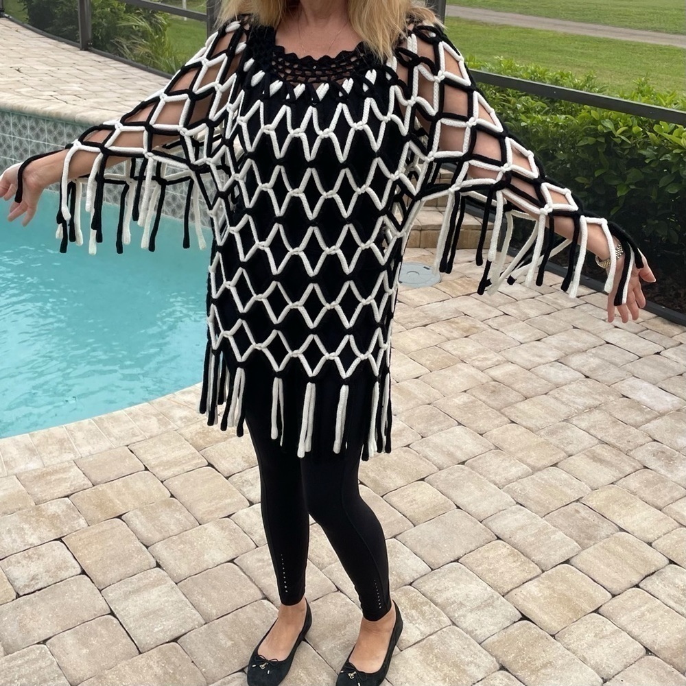 Merchant Chunky Knit Open Weave Tunic Black & White Sweater Fringe Boho Unique